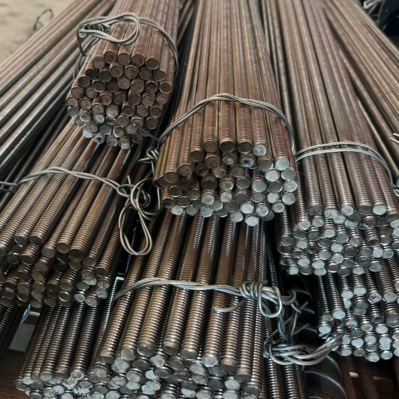 สตัดเกลียว Stud Bolt มัดรวม close-up พร้อมจัดส่ง ก.ธนวัฒน์สตีลเซนเตอร์
