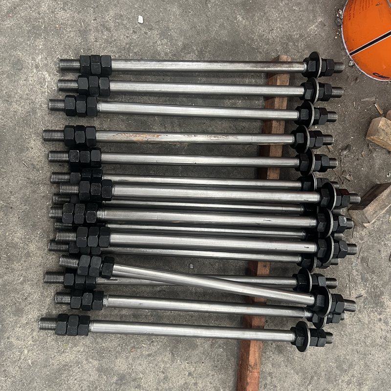 สตัดเกลียว Stud Bolt พร้อมน็อตและแหวน ชุดสำเร็จ ก.ธนวัฒน์สตีลเซนเตอร์